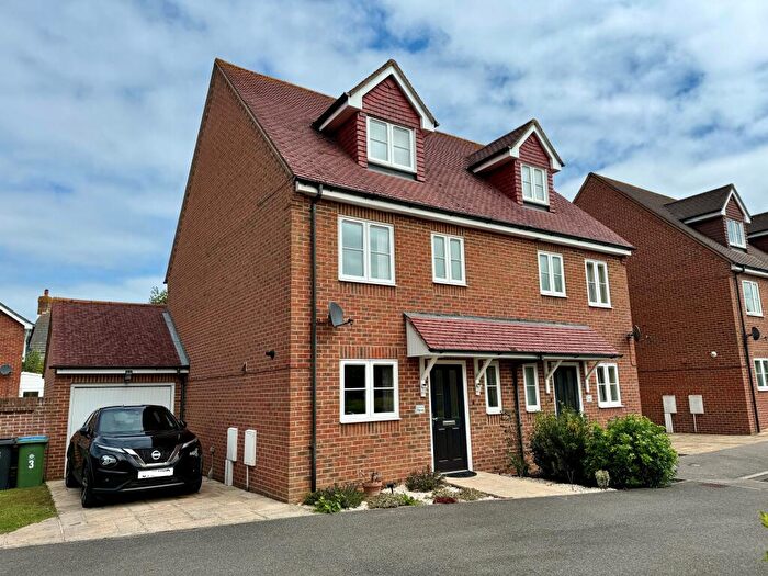 3 Bedroom Town House To Rent In Isabella Place, Ashmead Way, Angmering, BN16