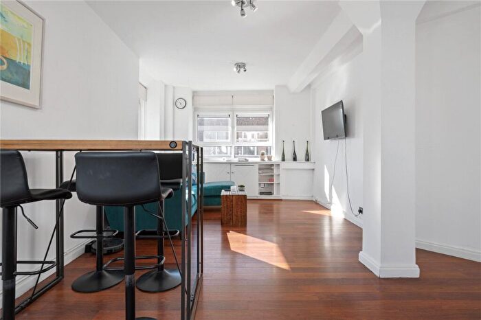 2 Bedroom Apartment To Rent In City View House, Bethnal Green Road, London, E2