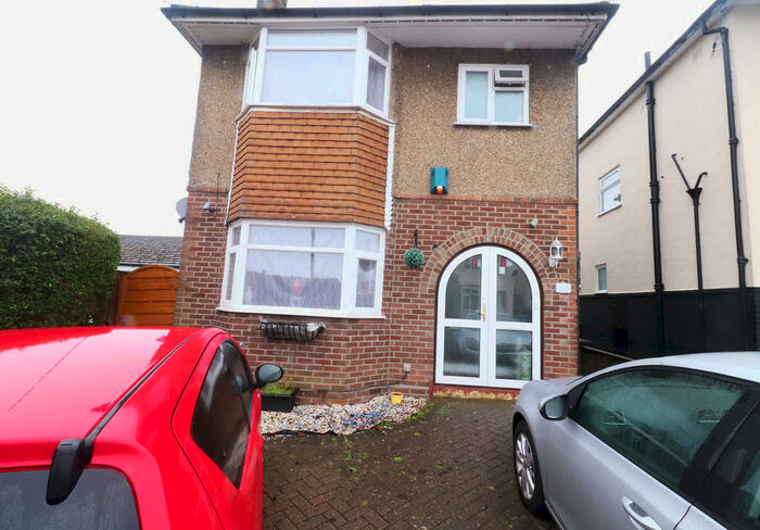 3 Bedroom Detached House To Rent In Holly Road, Aldershot, GU12