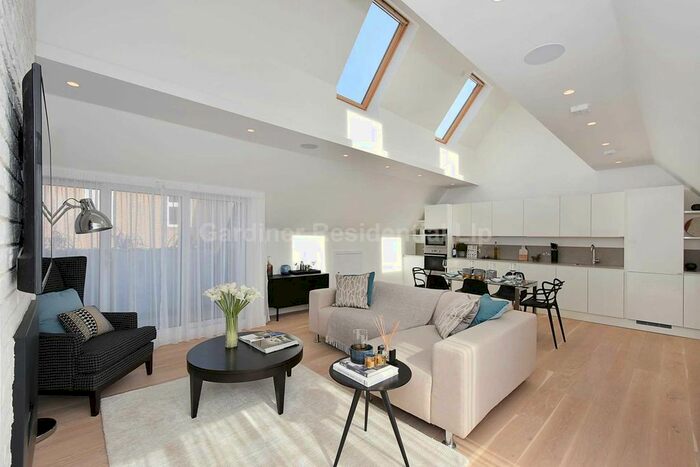 2 Bedroom Flat To Rent In Ealing Green, Ealing, W5