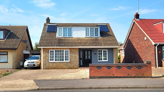 4 Bedroom Chalet For Sale In Gunthorpe Road, Gunthorpe, Peterborough, PE4