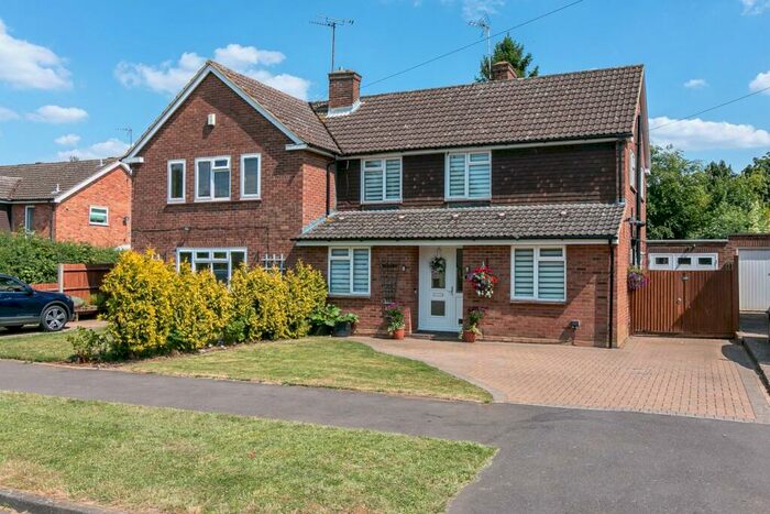 3 Bedroom Semi-Detached House For Sale In Waysbrook, Letchworth Garden City, SG6