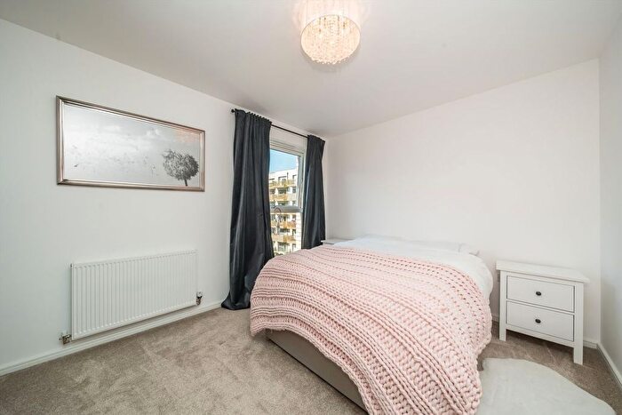 1 Bedroom Flat To Rent In Pears Road, Hounslow, TW3