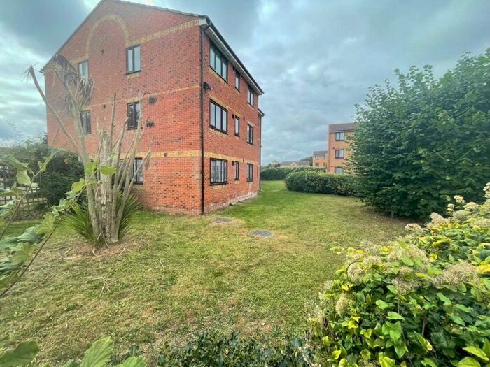 1 Bedroom Flat To Rent In Redford Close, Feltham, TW13