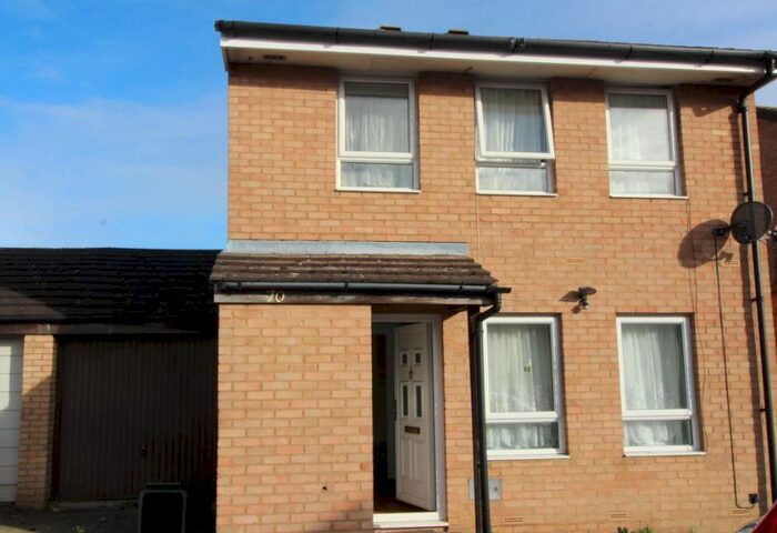 3 Bedroom Detached House To Rent In Teasel Avenue, Conniburrow, Milton Keynes, Bucks, MK14