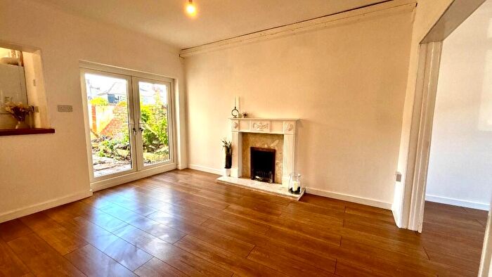 3 Bedroom Terraced House To Rent In Kings Crescent, DN12