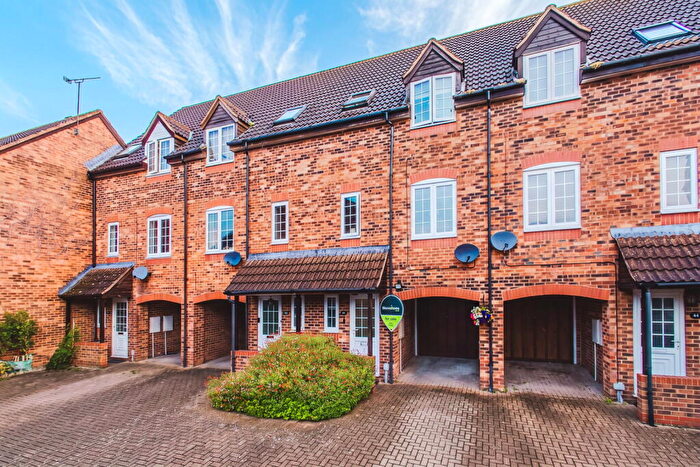 3 Bedroom Town House For Sale In Dewell Mews, Swindon, SN3