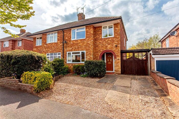 3 Bedroom Semi-Detached House For Sale In Manor Road, Toddington, Bedfordshire, LU5