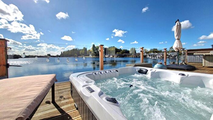 2 Bedroom Park Home For Sale In The Keys, Tallington, Stamford, PE9