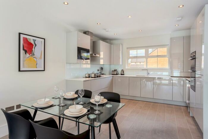 2 Bedroom Apartment To Rent In St. Marks Road Windsor, SL4