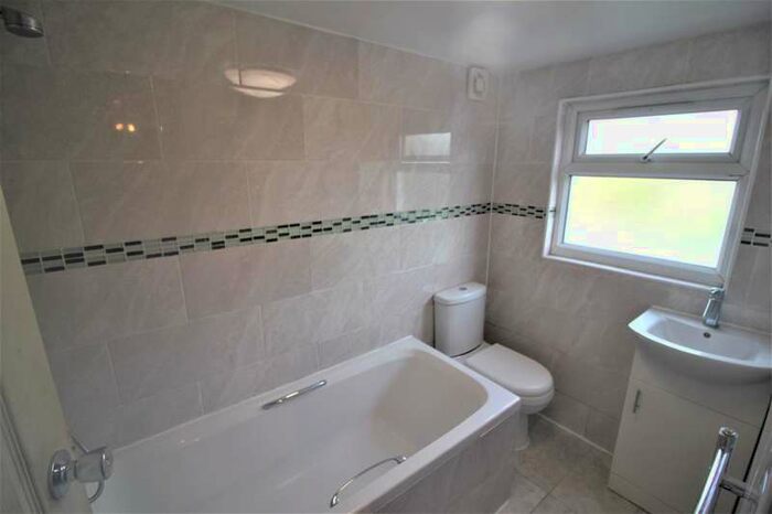 Flat To Rent In Northern Avenue, London, N9