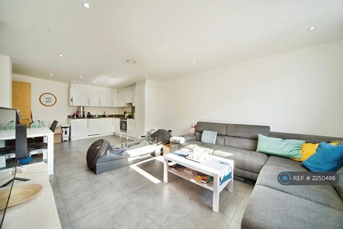 1 Bedroom Flat To Rent In Metropoltan Court, London, NW10