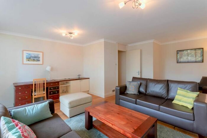 3 Bedroom Maisonette To Rent In Barandon Walk, London, W11