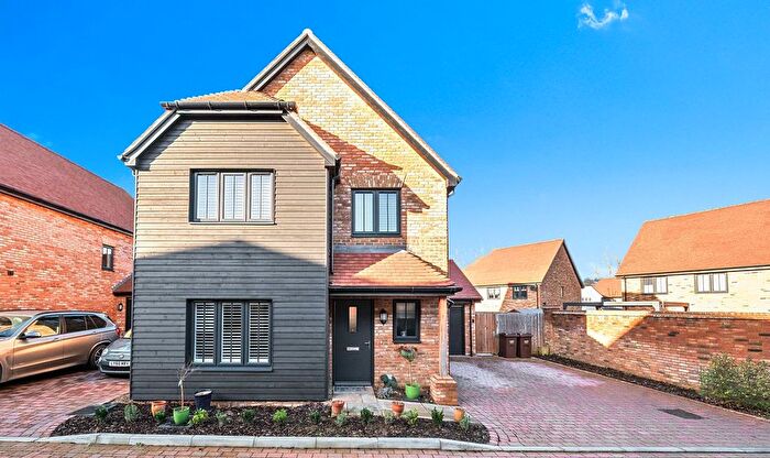 4 Bedroom Detached House For Sale In Oakleigh Grove, Cliffe Woods, ME3