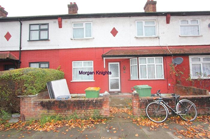 1 Bedroom Flat To Rent In Leader Avenue, Manor Park, E12
