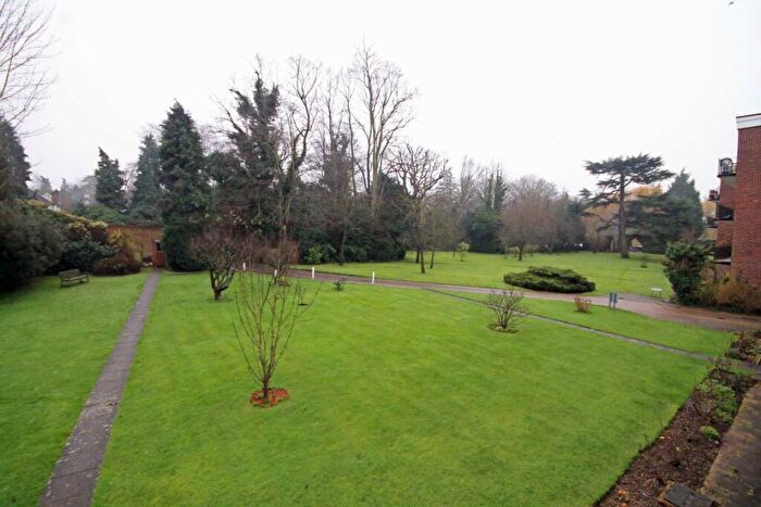 1 Bedroom Flat To Rent In Lovelace Road, Surbiton, KT6