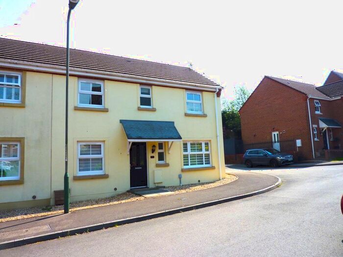 3 Bedroom Semi-Detached House To Rent In Penywaun Close, Oakdale, Blackwood, NP12