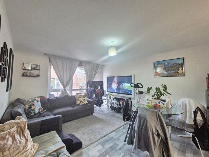 1 Bedroom Flat To Rent In Boscombe Gardens, London, SW16