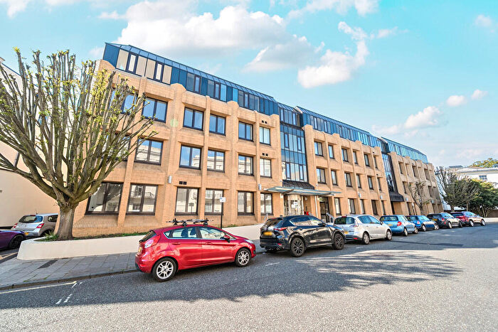 2 Bedroom Apartment To Rent In Carlton Crescent, Southampton, SO15