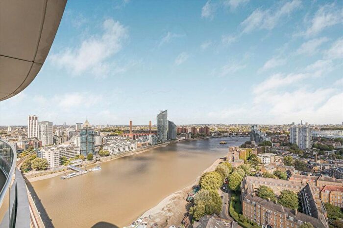 2 Bedroom Flat To Rent In Lombard Road, Battersea, SW11