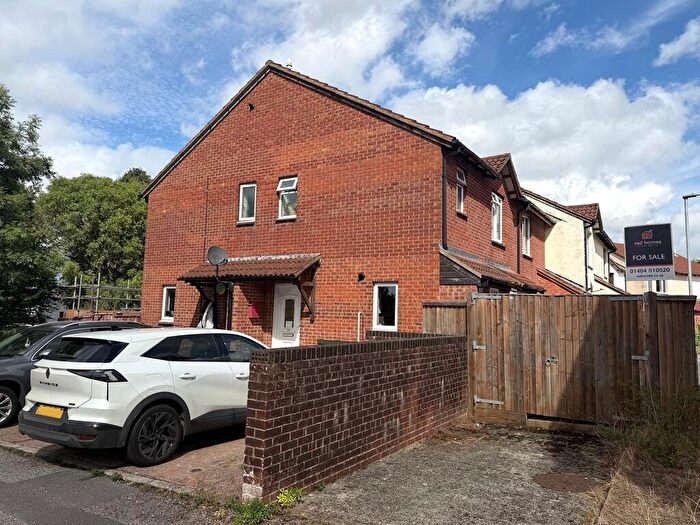2 Bedroom Cluster House For Sale In Macauley Close, Honiton, EX14
