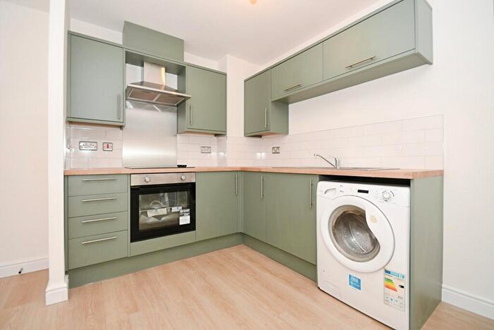 2 Bedroom Flat For Sale In Camlough Walk, Chesterfield, Derbyshire, S41