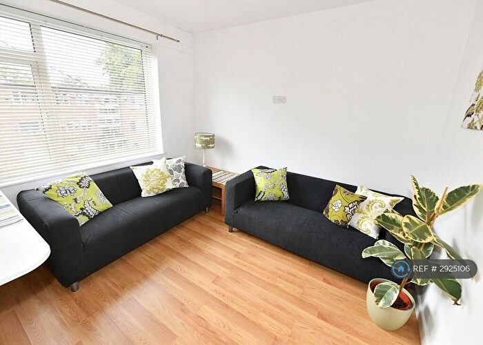 3 Bedroom Flat To Rent In Fairfield Court, Manchester, M14
