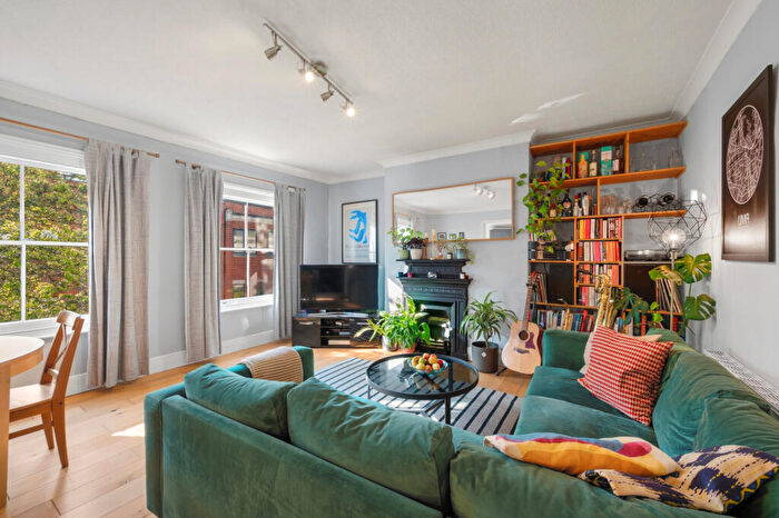 1 Bedroom Apartment For Sale In Victoria Road, Surbiton, KT6