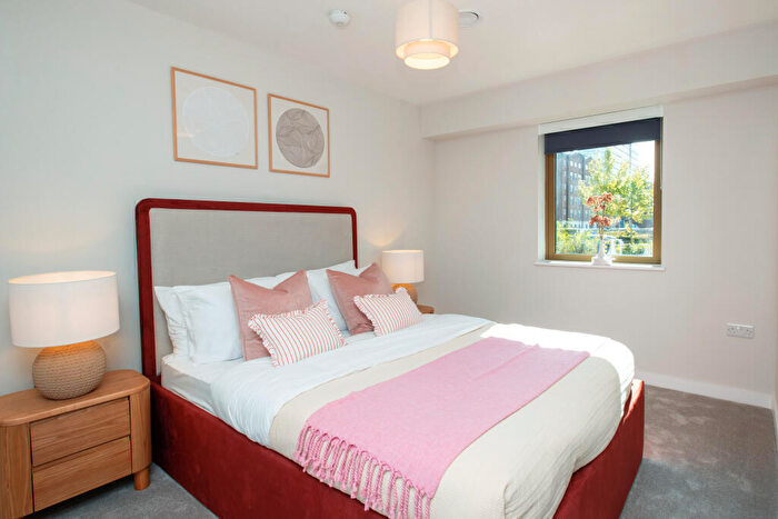 2 Bedroom Apartment To Rent In Emporium House East, Alloway Courtyard, Weldale Street, Reading, RG1