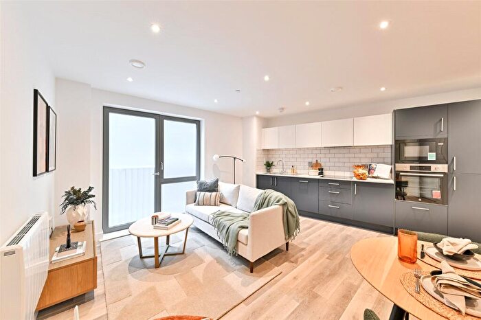 1 Bedroom Flat To Rent In Bull Yard, Gravesend, Kent, DA12