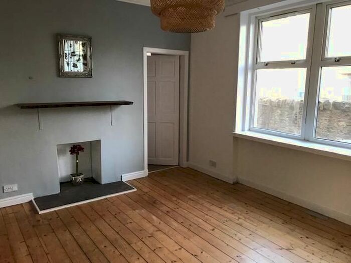 4 Bedroom Flat To Rent In Granton Road, Trinity, Edinburgh EH5