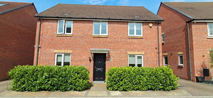 4 Bedroom Detached House To Rent In Wright Close, Bushey, WD23