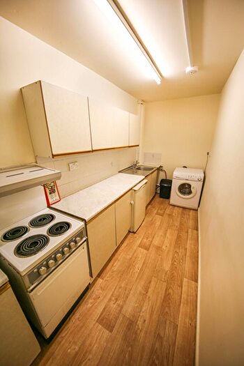 1 Bedroom Apartment To Rent In Bf, Moorland Avenue, Hyde Park, LS6