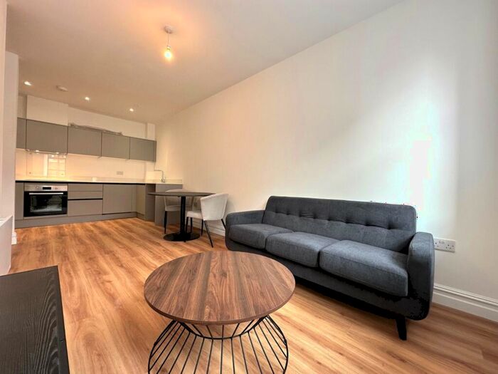 2 Bedroom Flat To Rent In York Place, Leeds, West Yorkshire, LS1