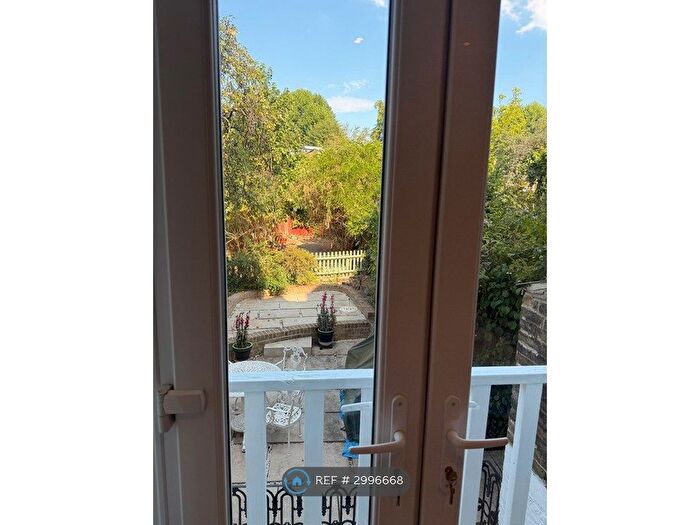 2 Bedroom Flat To Rent In Thorney Hedge Road, London, W4