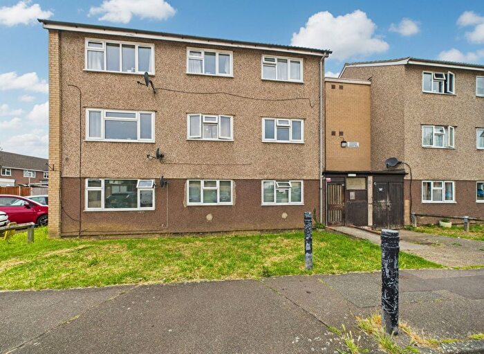 2 Bedroom Flat For Sale In Lyndhurst Road, Corringham, SS17