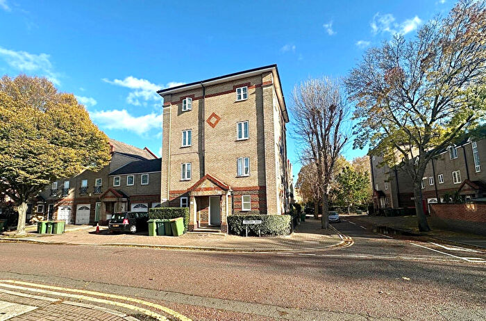 2 Bedroom Flat To Rent In Valiant Way, London, E6