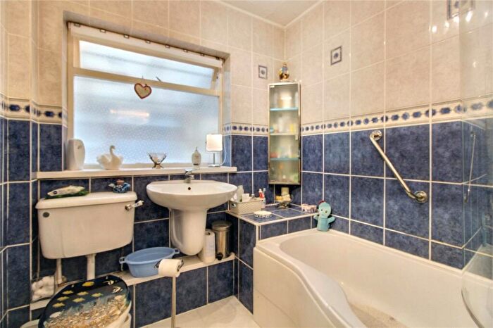 3 Bedroom Bungalow For Sale In Kingswood Close, Brooke, Norwich, Norfolk, NR15