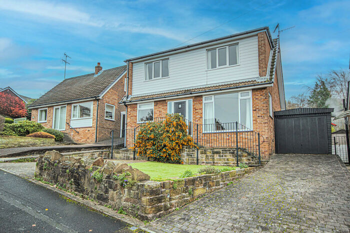 4 Bedroom Detached House To Rent In Thistle Hill Avenue, Huddersfield, HD5