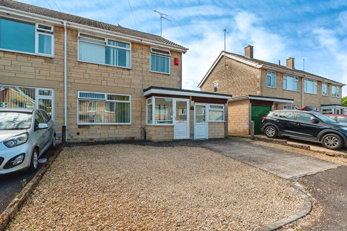 3 Bedroom End Of Terrace House For Sale In Westbrook Close, Chippenham, SN14
