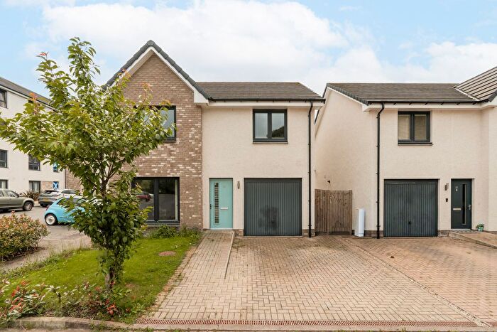 4 Bedroom Villa For Sale In Kaims Crescent, Livingston, EH54