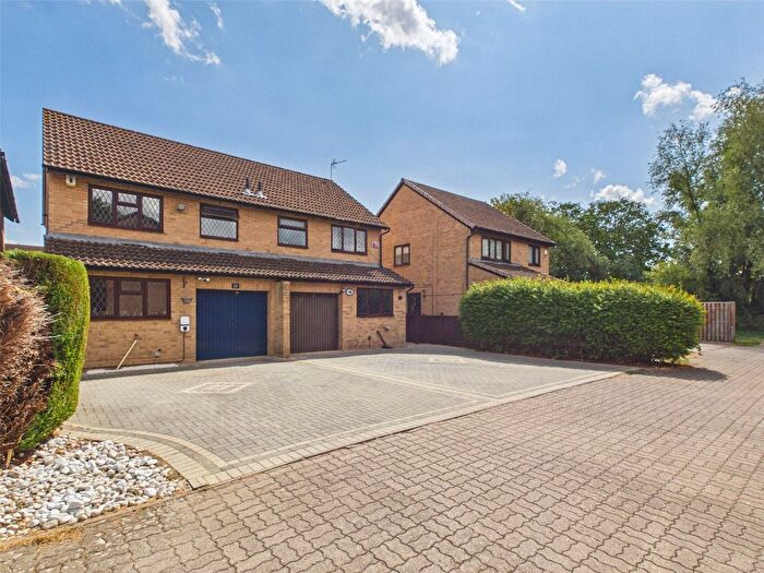 3 Bedroom Semi Detached House For Sale In Penny Close, Gloucester, Gloucestershire, GL2