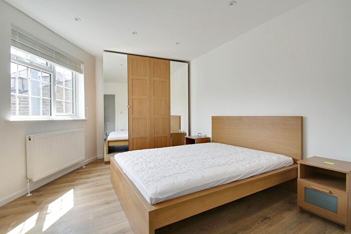 4 Bedroom Maisonette To Rent In Tudor Way, Southgate, N14