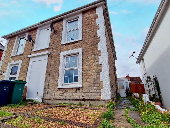 2 Bedroom Cottage To Rent In Victoria Street, Central Ryde, PO33