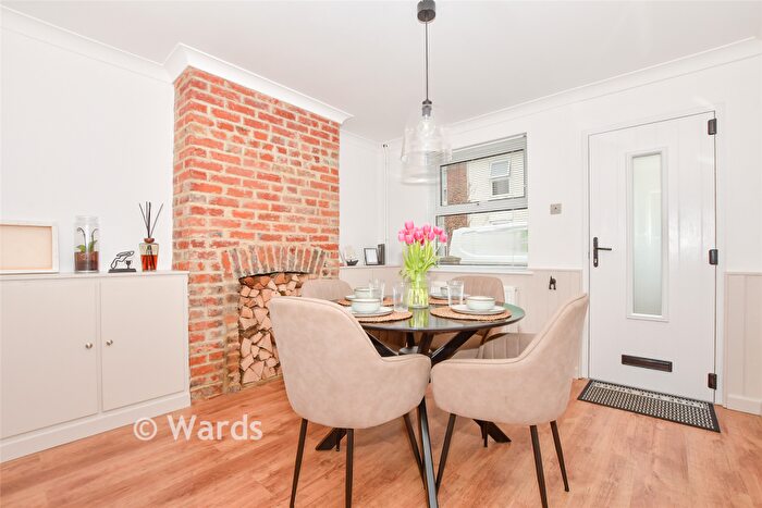 2 Bedroom End Of Terrace House For Sale In Oxford Street, Snodland, Kent, ME6