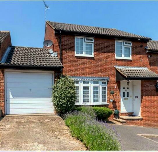3 Bedroom Semi-Detached House For Sale In High View, Markyate, St. Albans, AL3