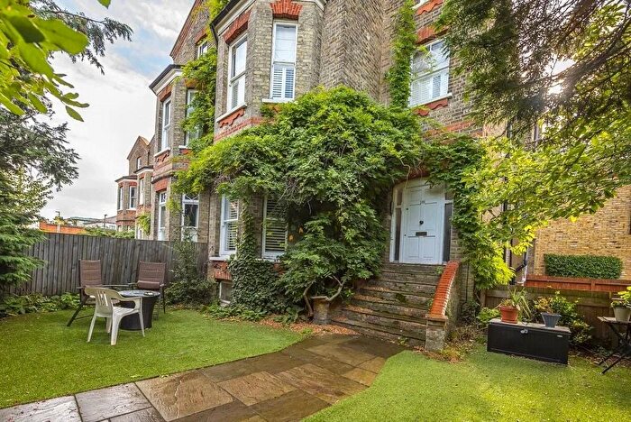 2 Bedroom Flat To Rent In Ridgway, London, SW19