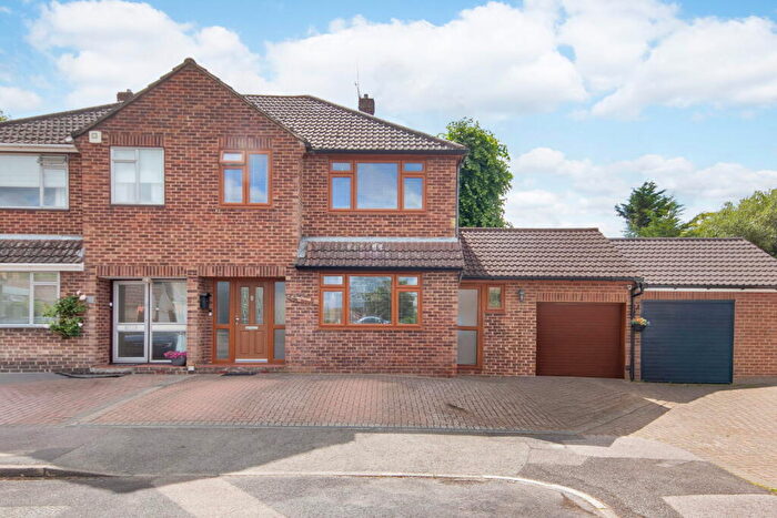 3 Bedroom Semi-Detached House For Sale In Racefield Close, Shorne, Gravesend, DA12