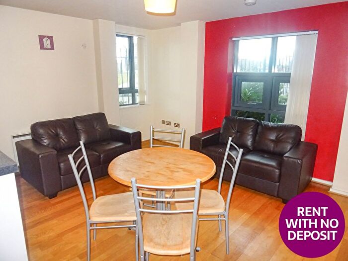 2 Bedroom Flat To Rent In City Gate, Blantyre Street, Castlefield, Manchester, M15