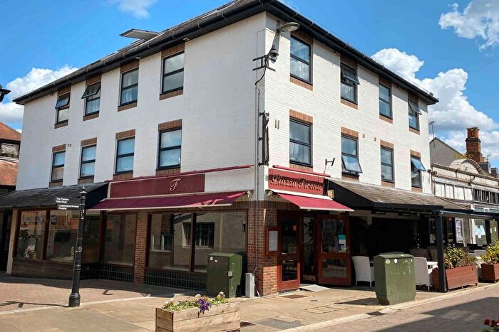 1 Bedroom Flat To Rent In Cygnet House, - High Street, Leatherhead, Surrey, KT22